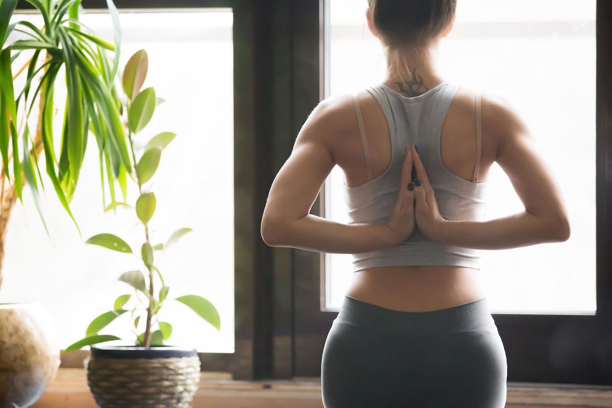 El yoga aumenta la capacidad respiratoria, mejora la postura y modela el cuerpo