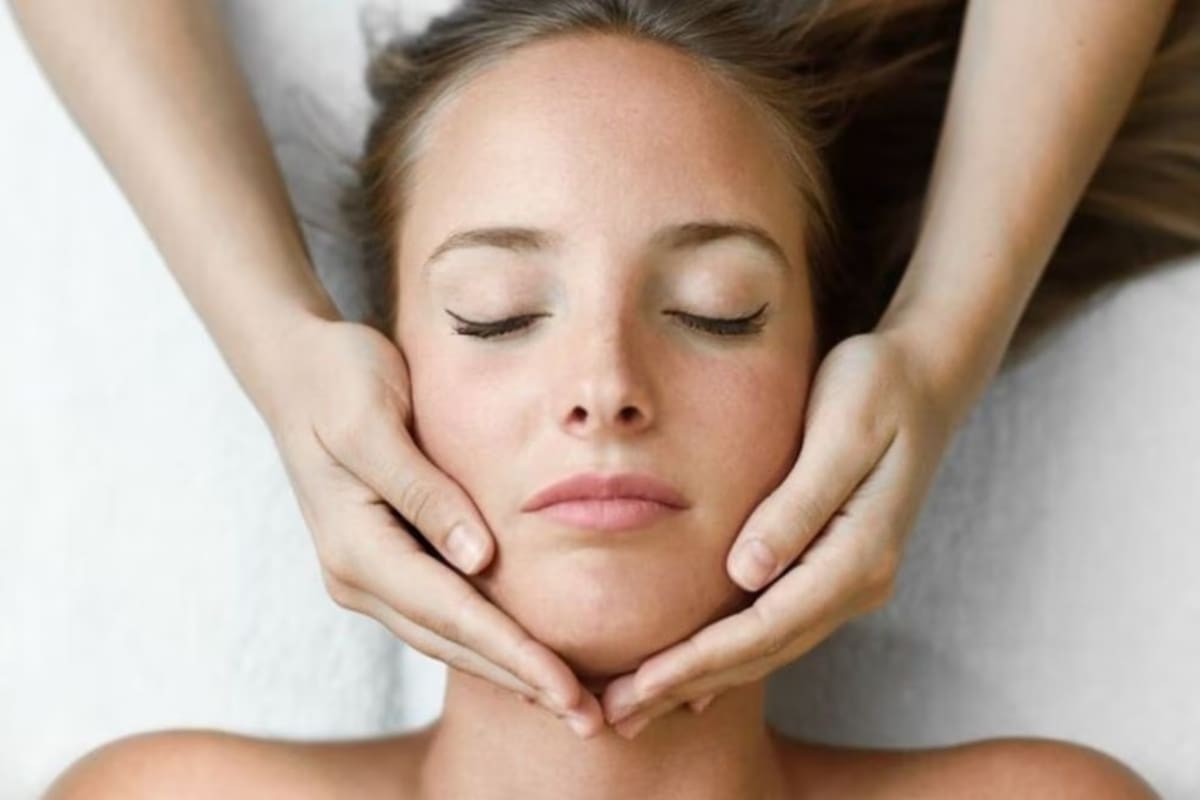 El yoga facial se convirtió en una fuente de eterna juventud (Foto: Freepik)