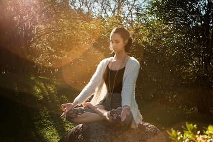 El yoga y la meditación son dos de las actividades fundamentales para conectar el cuerpo, el alma y la mente (imagen ilustrativa)