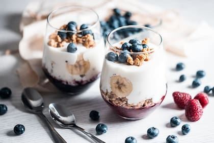 El yogur es una fuente importante de proteínas, calcio, fósforo y vitaminas B