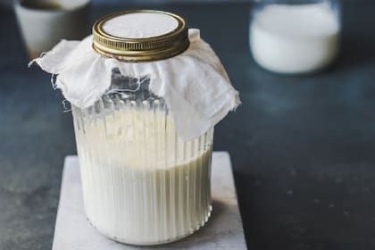 El yogur natural es fácil de preparar en casa
