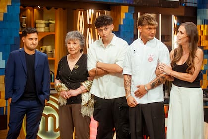 El youtuber estuvo acompañado en la final por su madre, su hermano, su abuela y un amigo
