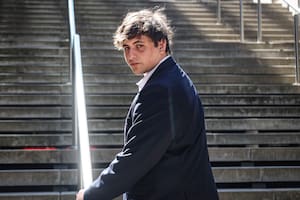 El youtuber libertario Franco Iván Jeremías Antunes Puchol, alias Fran Fijap, acompañó a Santiago Caputo al choque con Facundo Manes; no tiene cargo en el Estado, pero frecuenta los pasillos de la Casa Rosada