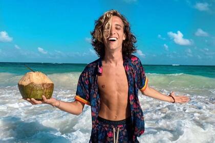 El youtuber Lucas Spadafora vivió un grave momento en las playas de México. Durante sus vacaciones después de haber participado en el Cantando 2020, el influencer contó en las redes sociales que sufrió un incidente con la policía local