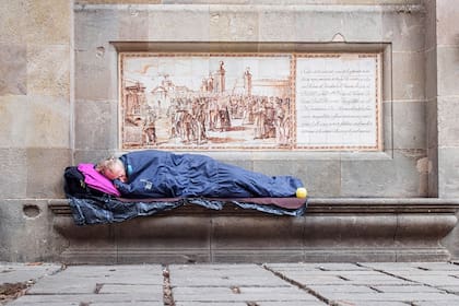 El youtuber ReSet le ofreció galletitas rellenas con dentífrico a un indigente como broma y grabó un video con ello; la justicia española lo condenó a 15 años de prisión y una multa de 20.000 euros