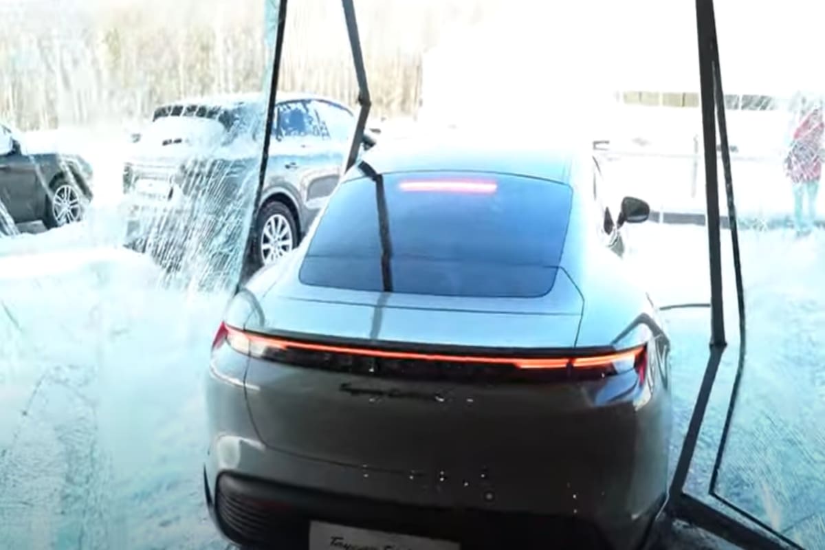 El youtuber ruso es conocido por destruir autos y subir los videos. Fuente: YouTube