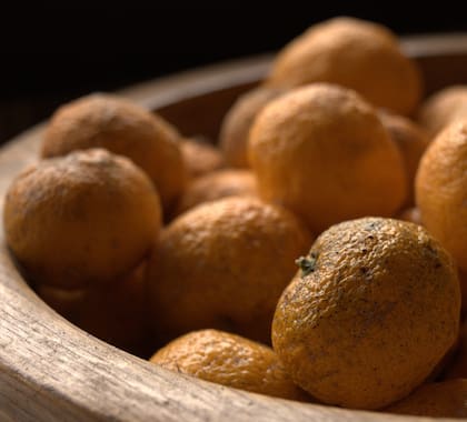 El yuzu nació por el cruce entre una mandarina y un cítrico menos conocido llamado papeda (Foto: Pixabay)