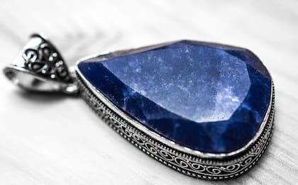 El Zafiro será la piedra protectora de las personas de Libra