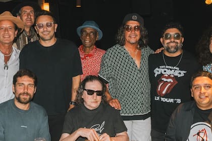 El Zorrito con Charly, Emiliano de NTVG, Coti y Francisco Lago, entre otros músicos y amigos