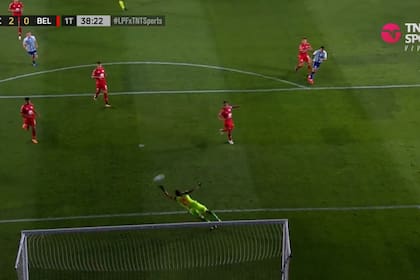 El zurdazo de Juanfer Quintero viajó a 113 km/h para convertirse en el 2-0 de Racing ante Belgrano