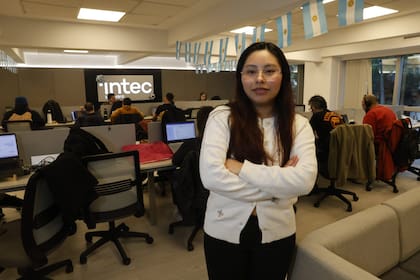 Elba estudia Administración de Empresas y lleva más de tres años como empleada de Intec Software