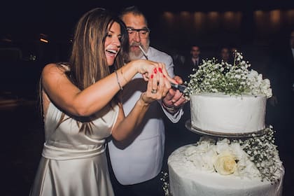 Elba Marcovecchio y Jorge Lanata durante la ceremonia de la torta en la fiesta del sábado pasado