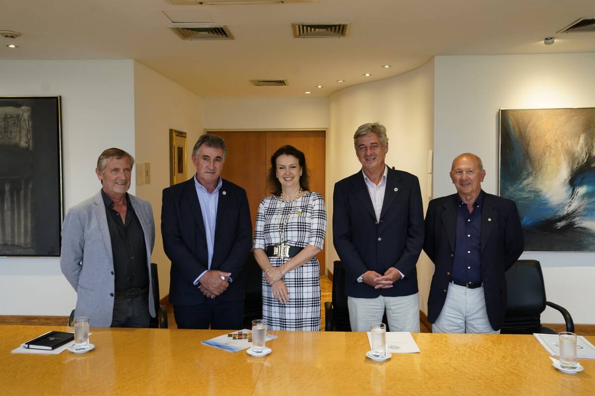 Elbio Laucirica, presidente de Coninagro; Carlos Achetoni, presidente de Federación Agraria (FAA); Diana Mondino, ministra de Relaciones Exteriores, Comercio Internacional y Culto; Nicolás Pino, presidente de la Sociedad Rural Argentina (SRA), y Carlos Castagnani, presidente de Confederaciones Rurales Argentina (CRA)