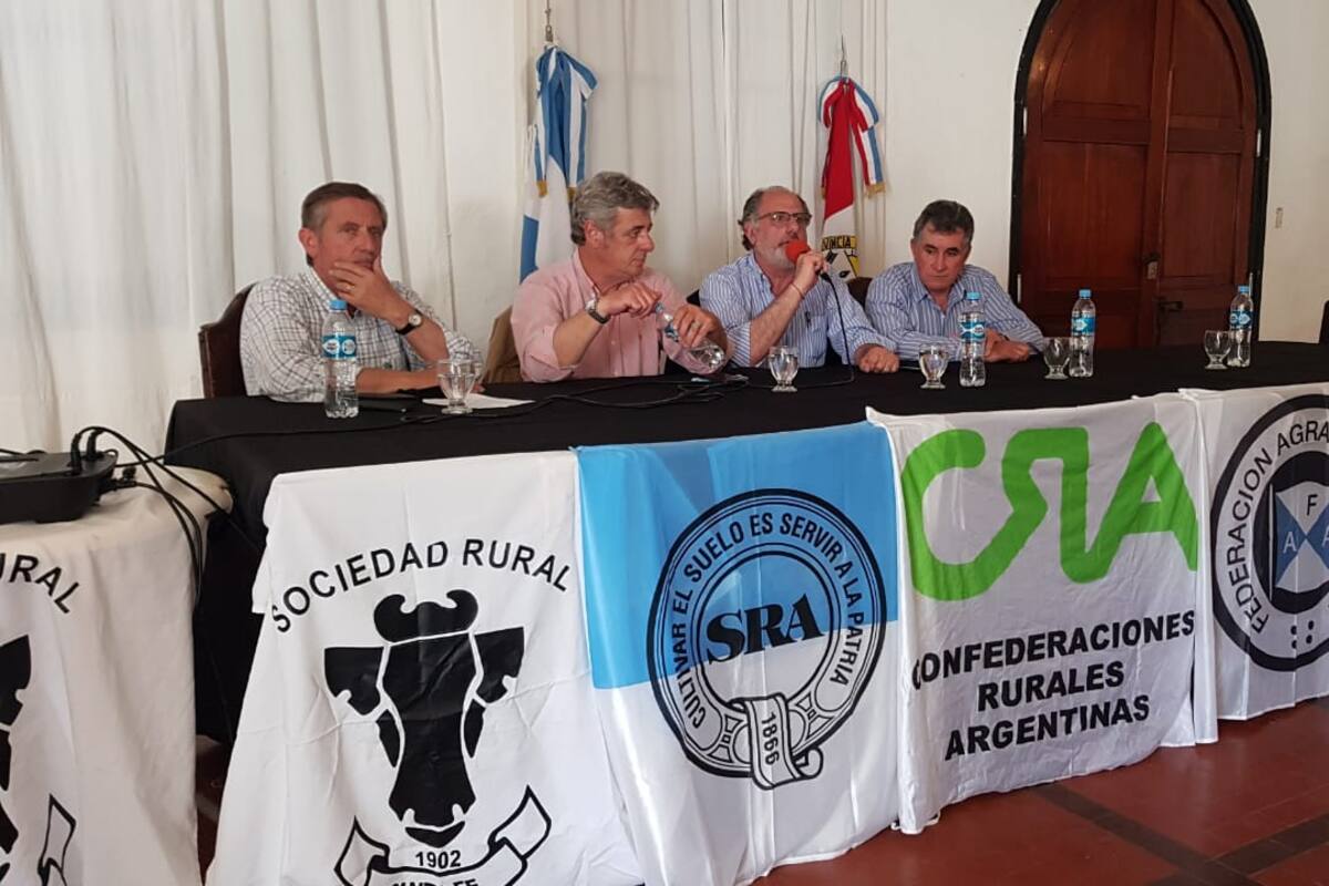 Elbio Laucirica, presidente interino de Coninagro; Nicolás Pino, presidente de la Sociedad Rural Argentina (SRA); Jorge Chemes, presidente de Confederaciones Rurales Argentinas (CRA) y Carlos Achetoni, presidente de Federación Agraria Argentina (FAA)