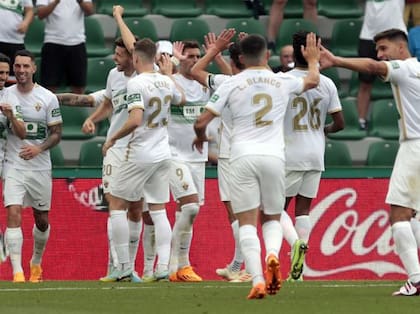 Elche celebró ante Rayo Vallecano con una goleada; el equipo no vencía desde el 4 de marzo, ocho fechas atrás.