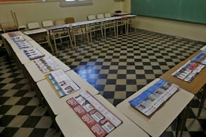 Elecciones 2017 paso 2017 gente votando escuelas boletas padrón Mar del plata escuela Stella Maris