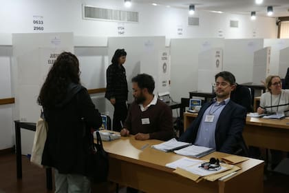 Elecciones de Brasil, residentes votan en la embajada de Brasil en Argentina