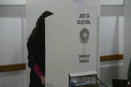 Elecciones de Brasil, residentes votan en la embajada de Brasil en Argentina