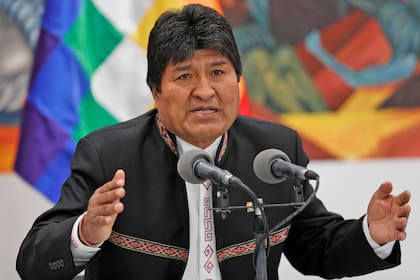 A la renuncia de Evo Morales a la presidencia de Bolivia le siguió la del vicepresidente, Álvaro García Linera. Pero quienes continúan en las líneas de sucesión para asumir la presidencia se enfilan en el mismo camino que el líder del MAS.