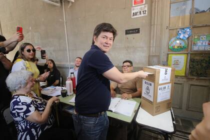 Elecciones en Corrientes. Lisandro Almirón candidato de la Libertad Avanza.