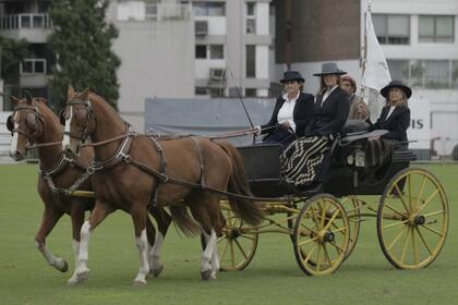 Elegancia y vistosidad en los atalales deportivos, en la cancha 2 del Campo Argentino de Polo.