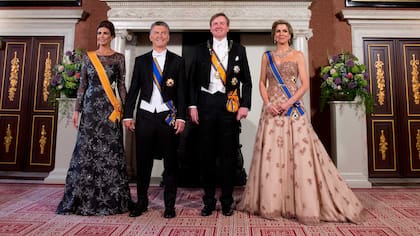 Elegantes y distinguidas, así se las vio a la Primera Dama y a la Reina de Holanda en la cena de Estado realizada en el Palacio Real de Amsterdam