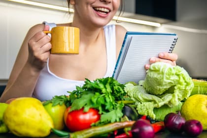 Elegir frutas de estación y alternar variedades potencia su efecto protector contra la inflamación