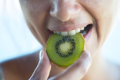 Elegir qué comer durante la noche puede ayudar a favorecer un descanso adecuado
