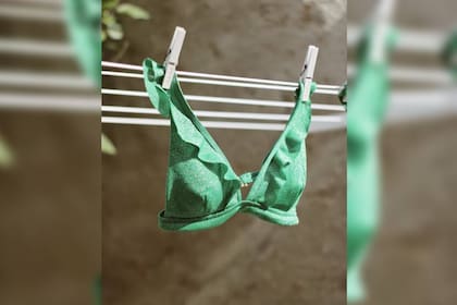 Elegir un color especial para la ropa interior es una tradición el 31 de diciembre (Foto Unsplash)