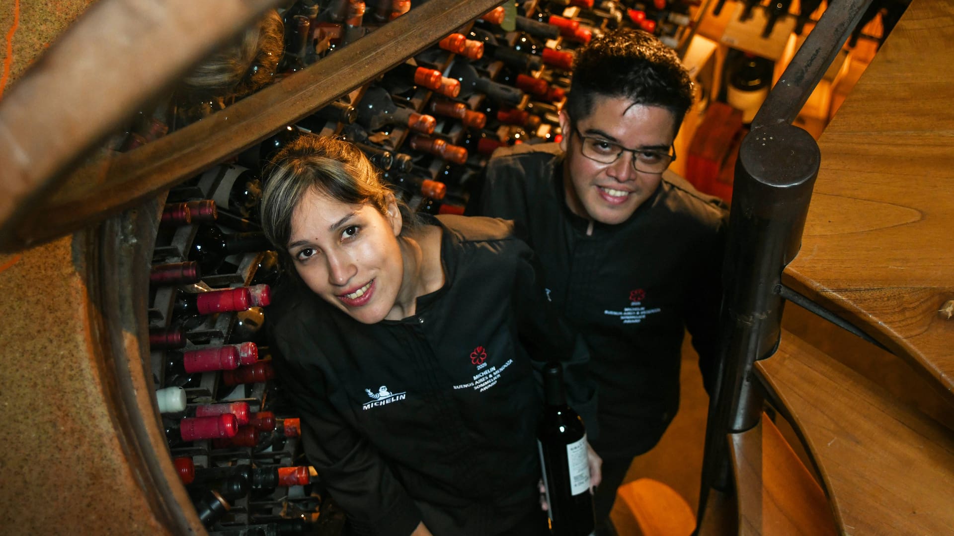 Elena Cabrera y Leonel Castro son expertos en vinos.