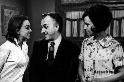Elena Cruz, Hugo Moser y Susana Freyre durante uno de los ensayos del programa Matrimonios y algo más