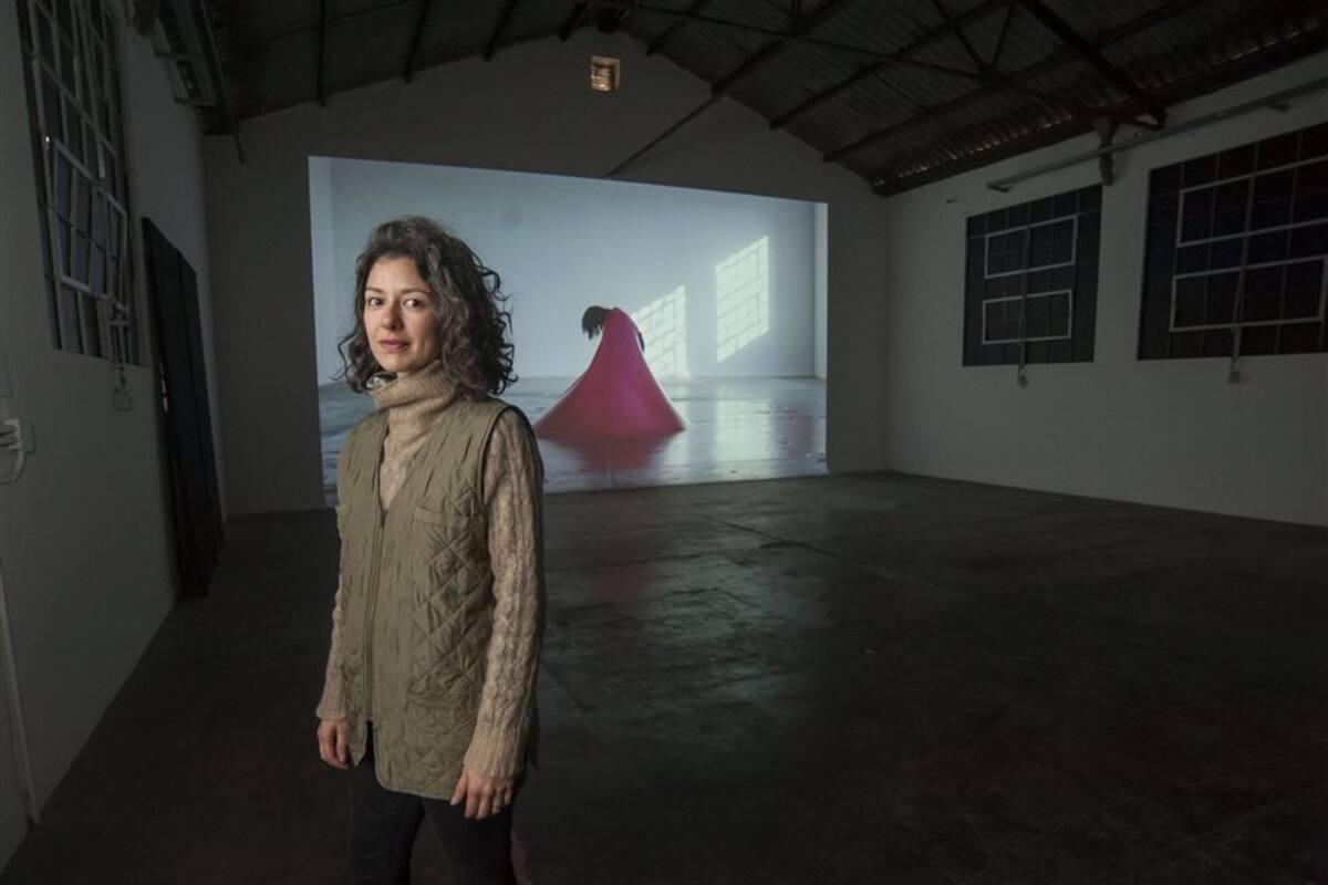 Elena Dahn en Móvil, con su videoinstalación Cámara