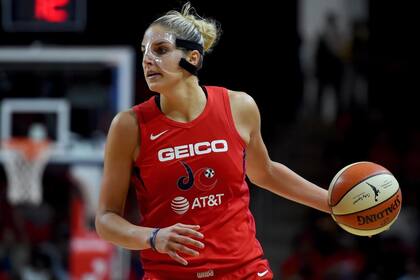 Elena Delle Donne, la MVP de la WNBA, es presionada por la organización para jugar a pesar de sufrir la enfermedad de Lyme y se una paciente de riesgo