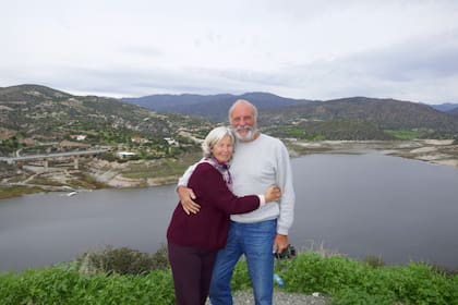 Elena junto a su amor, Nearchos.