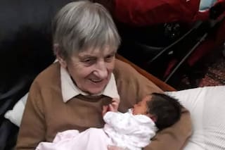 Una mujer de 94 años murió al incendiarse su casa por una vela y la familia responsabiliza a Edesur