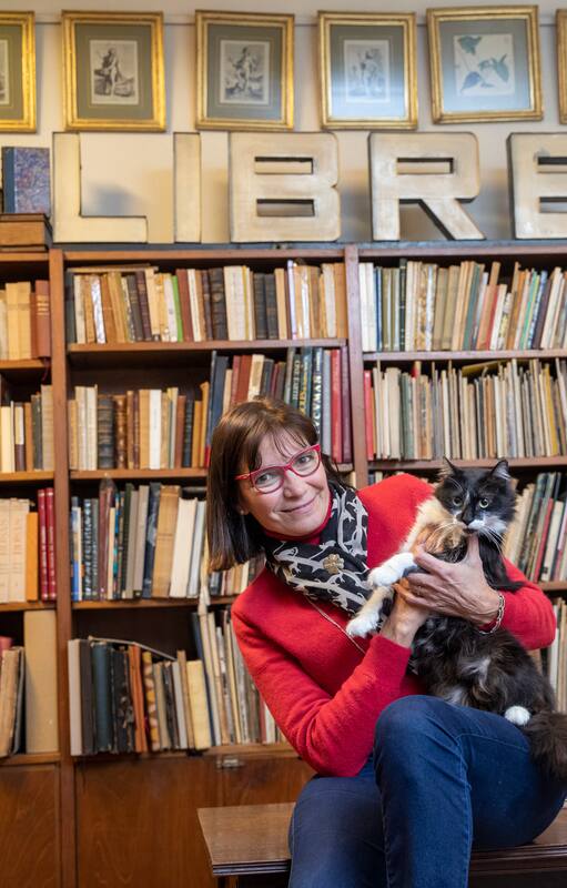 Elena Padín Olinik y su gato Demetrio.