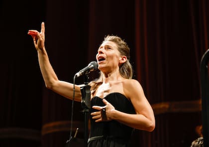 Elena Roger cantó acompañada por la Orquesta Académica del Teatro Colón
