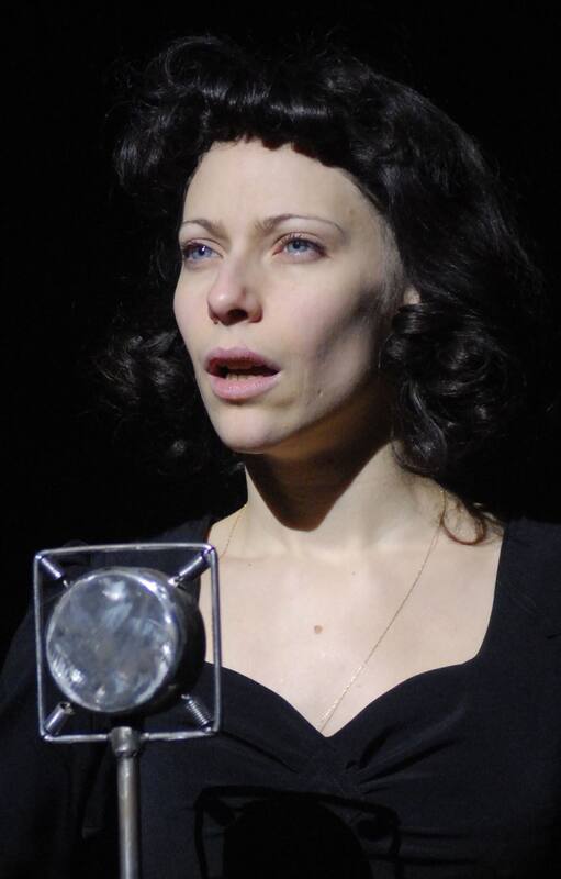 Elena Roger como Edith Piaf
