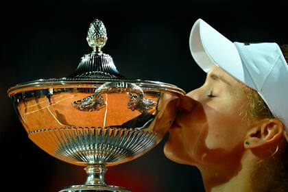 Elena Rybakina logró el quinto título en su carrera y entró en el top cinco del ranking de la WTA por primera vez