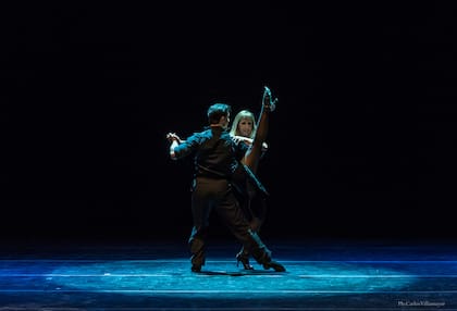 Eleonora Cassano bailó "Chin Chin", un tango de la coreógrafa Ana María Stekelman, con música de Piazzolla