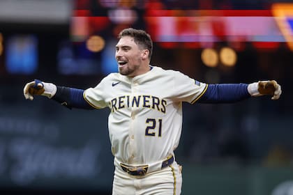 Elevado de sacrificio de Durbin da a Cerveceros victoria de 6-5 sobre Medias Rojas