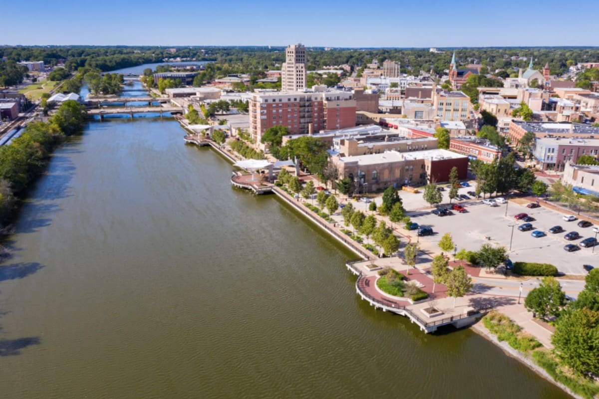 Elgin, Illinois (Explore Elgin Area)