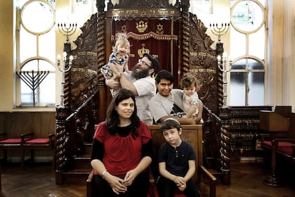 Eli Levy y su esposa, Devi Lieder, tienen cuatros hijos