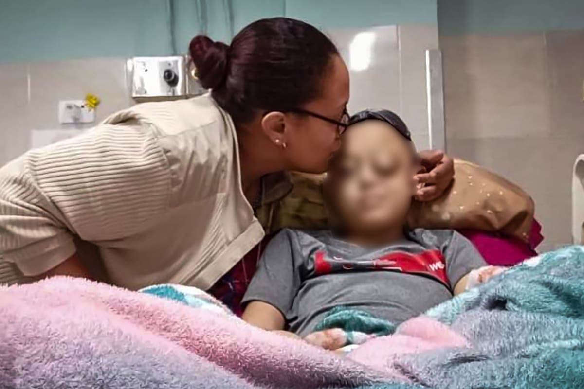 Eliannis Ramírez y su hijo Damir Ortíz, en Cuba