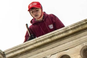 Un activista que tomó el Capitolio en 2021 ocupa un puesto clave en operaciones militares clasificadas del Pentágono