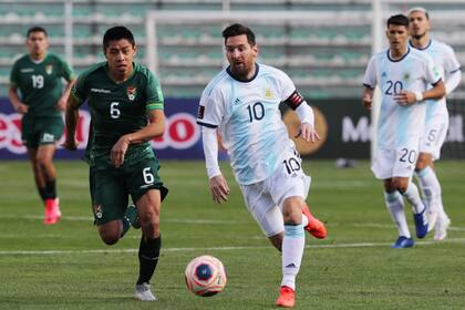 Se escapa Messi en velocidad, sí, en los 3650 metros del estadio Hernando Siles; después de sus traumáticos pasos por La Paz en 2009, 2013 y 2017, el capitán se marchó con una sonrisa de la altura
