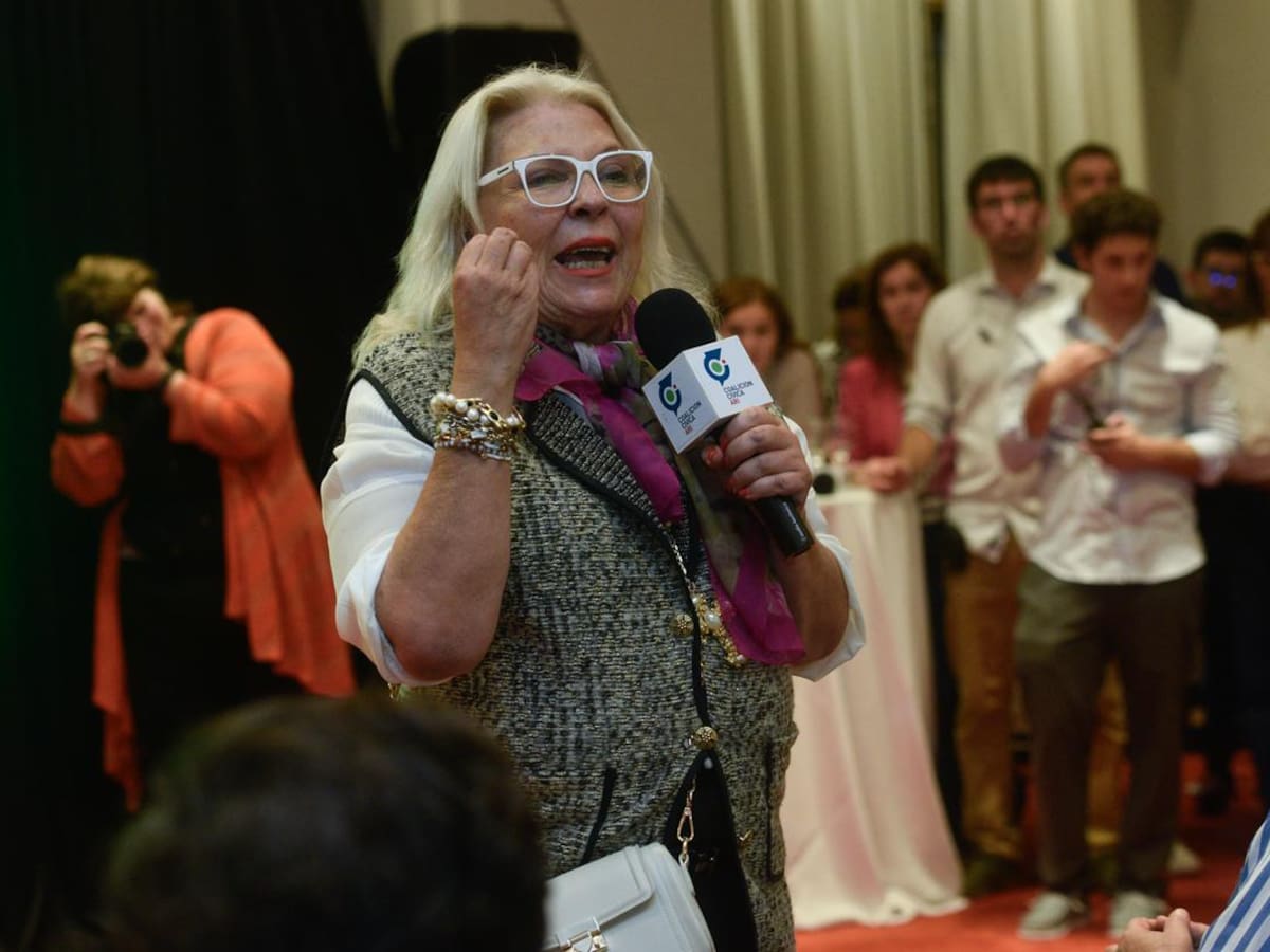 Carrió criticó duramente a Karina Milei: “Una chica que hace tortas” - LA NACION