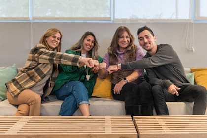 Elisa Bertini, Carolina Belfiore, María Eugenia Farías y Franco Martínez Levis, los fundadores de Puna Bio