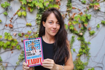 Elisa Carricajo entiende el tarot como un poderoso lenguaje narrativo