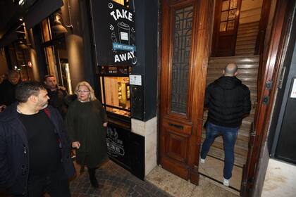 Elisa Carrió, al llegar al instituto Hannah Arendt